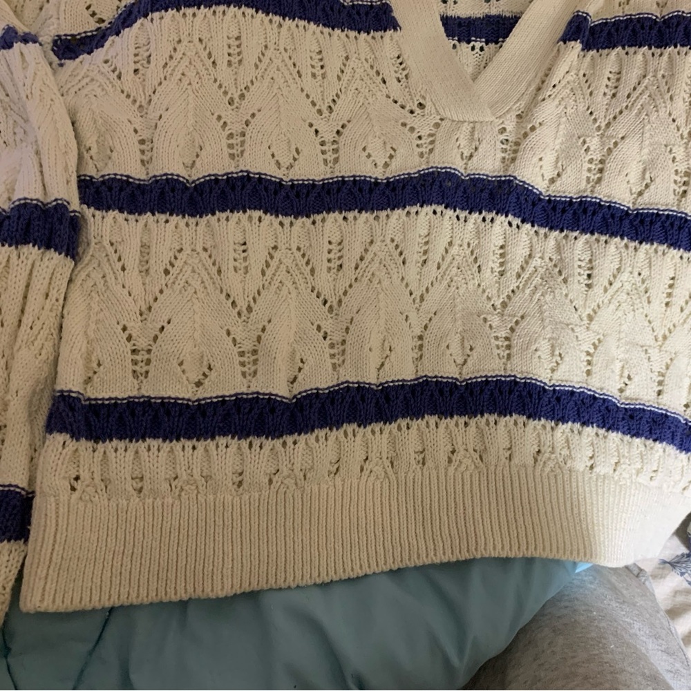 Universal Thread V-Neck Sweater in Cream and Navy - Picture 4 of 5